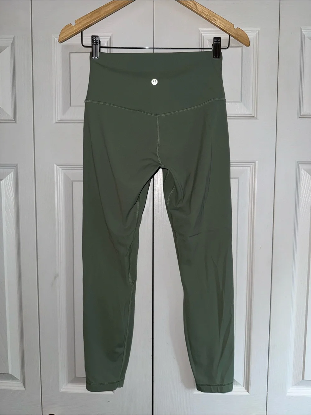 Lululemon crop leggings size 6/L 25